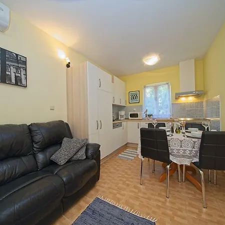 Annika Apartament Postira